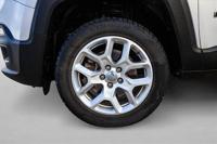 2018 Jeep Renegade Latitude 4x4 4WD SUV AUTONATION - Call (708) 813-2062 to confirm availability - Image 10