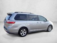 2017 Toyota Sienna LE AUTONATION - Call (720) 799-0905 to confirm availability - Image 5