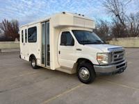 2012 NON CDL Ford E-350 Shuttle Bus Kansas City - Image 2