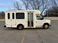 2012 NON CDL Ford E-350 Shuttle Bus Kansas City - Image 3