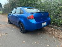 2011 Ford Focus SES 4 door *Loaded *Clean title. Salem - Image 9