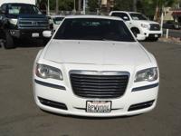 2014 Chrysler 300 all records white/gray huge skyroof rwd v6 luxury Escondido - Image 3