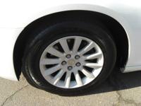 2014 Chrysler 300 all records white/gray huge skyroof rwd v6 luxury Escondido - Image 4