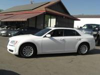 2014 Chrysler 300 all records white/gray huge skyroof rwd v6 luxury Escondido - Image 5