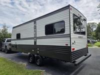 2024 KEYSTONE HIDEOUT 200 RL + Gator Truck Center of Ocala - Image 4