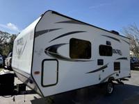 2017 FLAGSTAFF LITE 19 FD TRAVE TRAILER + Gator Truck Center of Ocala - Image 3