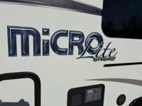 2017 FLAGSTAFF LITE 19 FD TRAVE TRAILER + Gator Truck Center of Ocala - Image 6