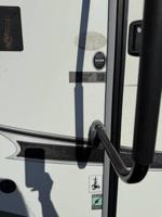 2017 FLAGSTAFF LITE 19 FD TRAVE TRAILER + Gator Truck Center of Ocala - Image 8