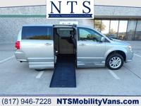 18 DODGE GRAND CARAVAN SXT MOBILITY HANDICAP WHEELCHAIR POWER RAMP VAN Irving, TX - Image 2