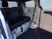 18 DODGE GRAND CARAVAN SXT MOBILITY HANDICAP WHEELCHAIR POWER RAMP VAN Irving, TX - Image 3