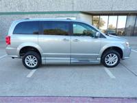 18 DODGE GRAND CARAVAN SXT MOBILITY HANDICAP WHEELCHAIR POWER RAMP VAN Irving, TX - Image 4