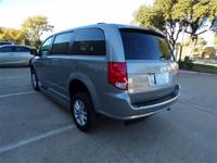 18 DODGE GRAND CARAVAN SXT MOBILITY HANDICAP WHEELCHAIR POWER RAMP VAN Irving, TX - Image 9