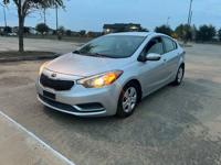 2015 Kia Forte Clean Title/Carfax with CPO one owner Houston - Image 3