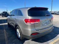 2018 Kia Sorento Clean Carfax, Clean Title and one owner Houston - Image 3