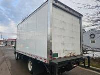 2019 Isuzu NPR XD 16 Box Truck + Liftgate!!! 81k Miles !! Chicago - Image 5