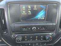 2016 Chevrolet 3500 Stake bed,6.0L Gas,2,000lbs power lift gate! north san diego county - Image 10