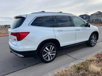 2017 Honda Pilot Touring w/Navigation and Rear DVD 1 OWNER Aurora - Image 4