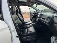 2017 Honda Pilot Touring w/Navigation and Rear DVD 1 OWNER Aurora - Image 9