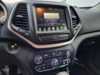 2016 Jeep Cherokee Kent - Image 10