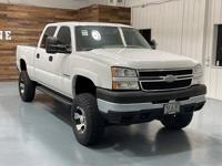 2005 Chevrolet Chevy Silverado 2500 LS Crew Cab 4X4 / 6.0L V8 / Lifted / ZERO RU + MM Investment Cars-Gladstone / WE SHIP NATIONWIDE - Image 3