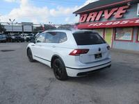 2022 VOLKSWAGEN TIGUAN SE R-LINE BLACK - Image 4