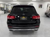 2017 Mercedes GLC 300 Luxury / clean CARFAX Houston - Image 6