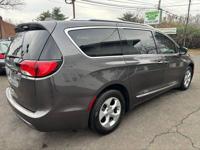 2017 Chrysler Pacifica Touring-L Plus Van Dependable Auto Outlet - Image 5