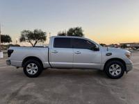 2017 Nissan Titan SV Houston - Image 7