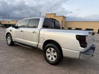 2017 Nissan Titan SV Houston - Image 8