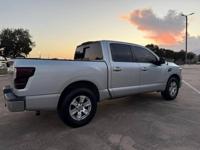 2017 Nissan Titan SV Houston - Image 9