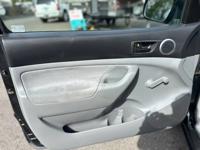 2008 Toyota Tacoma regular cab 2 Owner/35 service records on Carfax. Steve and Sons Auto Sales 🚗💨 - Image 9