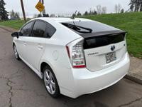 2011 Toyota Prius Hybrid 1.8L 4 Cyl 4DR Hatchback AC/PWR/Runs Great Salem - Image 6