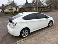 2011 Toyota Prius Hybrid 1.8L 4 Cyl 4DR Hatchback AC/PWR/Runs Great Salem - Image 9