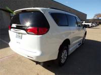 21 CHRYSLER VOYAGER L Xi HANDICAP WHEELCHAIR MANUAL RAMP VAN PACIFICA Irving, TX - Image 8