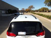 21 CHRYSLER VOYAGER L Xi HANDICAP WHEELCHAIR MANUAL RAMP VAN PACIFICA Irving, TX - Image 9