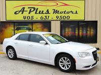 2015 Chrysler 300 Limited 4dr Sedan - Image 3
