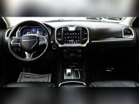 2015 Chrysler 300 Limited 4dr Sedan - Image 10