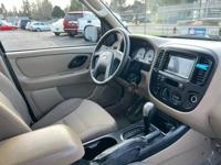 💥1 OWNER 2005 Ford Escape XLS 4X4 CARPLAY NAV💥 South Salem - Image 10