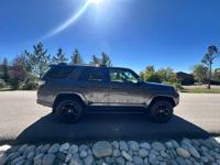2019 Toyota 4 Runner SR5 Premium ~ 3rd Row seat! Loaded, Grey/Blk - Image 2