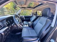 2019 Toyota 4 Runner SR5 Premium ~ 3rd Row seat! Loaded, Grey/Blk - Image 8