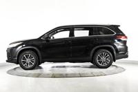 2019 Toyota Highlander XLE AWD All Wheel Drive SUV Call (224) 207-8552 to confirm availability - AUTONATION - Image 10