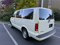 2004 GMC Safari seattle - Image 4