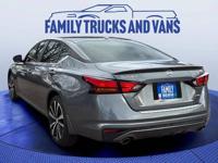 2021 Nissan Altima SR Intelligent AWD _Nissan_ _Altima_ _Sedan_ - Image 4