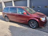 2017 Dodge Grand Caravan Sxt/Leather/Captain Chairs/Runs Perfect TLC/Uber/LFT /2k Dn 299mth/New Hyde Park - Image 3