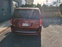 2017 Dodge Grand Caravan Sxt/Leather/Captain Chairs/Runs Perfect TLC/Uber/LFT /2k Dn 299mth/New Hyde Park - Image 4