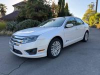 2010 Ford Fusion Hybrid | 40+ MPG | Clean title | Reliable Vancouver - Image 3