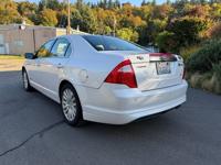 2010 Ford Fusion Hybrid | 40+ MPG | Clean title | Reliable Vancouver - Image 5