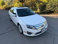 2010 Ford Fusion Hybrid | 40+ MPG | Clean title | Reliable Vancouver - Image 9