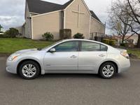2010 Nissan Altima Hybrid | Clean Title | 35+ MPG | Sedan Vancouver - Image 4