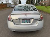 2010 Nissan Altima Hybrid | Clean Title | 35+ MPG | Sedan Vancouver - Image 6